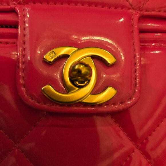 Chanel Barbie Heart Vanity Bag - Picture 7 of 12